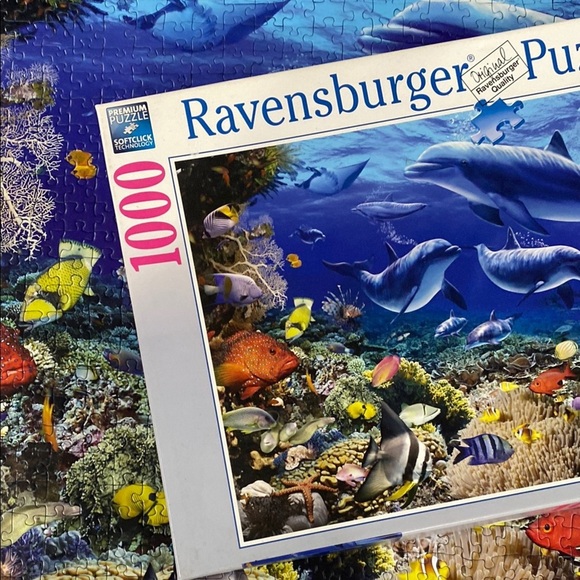 Ravensburger 1000 piece puzzle “Family of Dolphins” 2010 - Picture 1 of 8